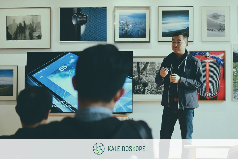 Manager Explaining Business Strategy - Accelerative Learning - Kaleidoskope Leadership Blog